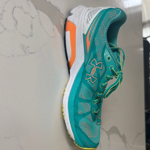 Women’s Under Armour Athletic Shoes- size 8 - Picture 4 of 6